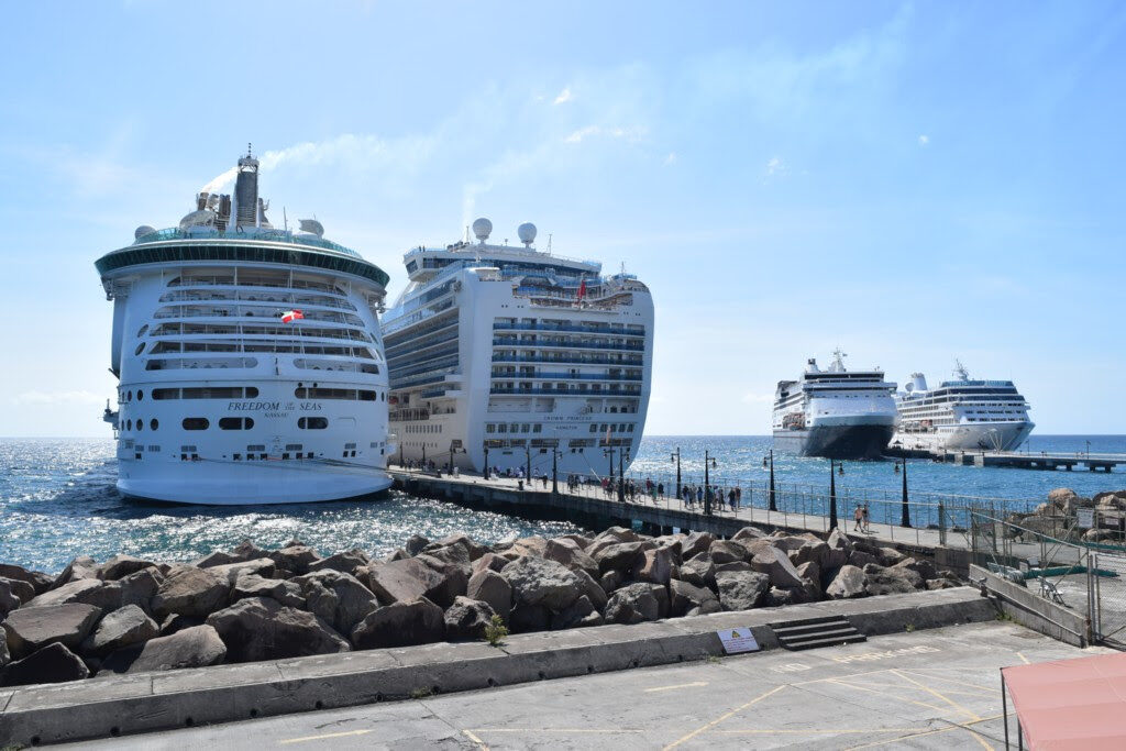 SIX SHIPS DOCK IN ST. KITTS ON CHRISTMAS EVE FOR FIRST TIME—FOUR CRUISE AND TWO CARGO