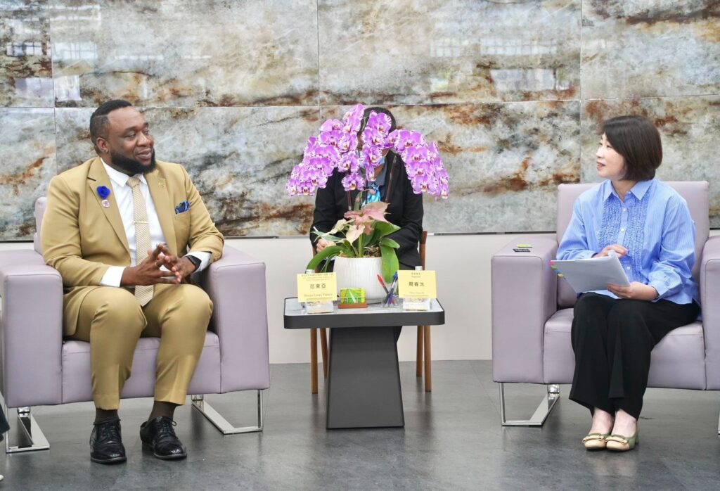 Ambassador Francis Meets with Pingtung County Magistrate to Discuss Collaboration in Education, Tourism and Agriculture